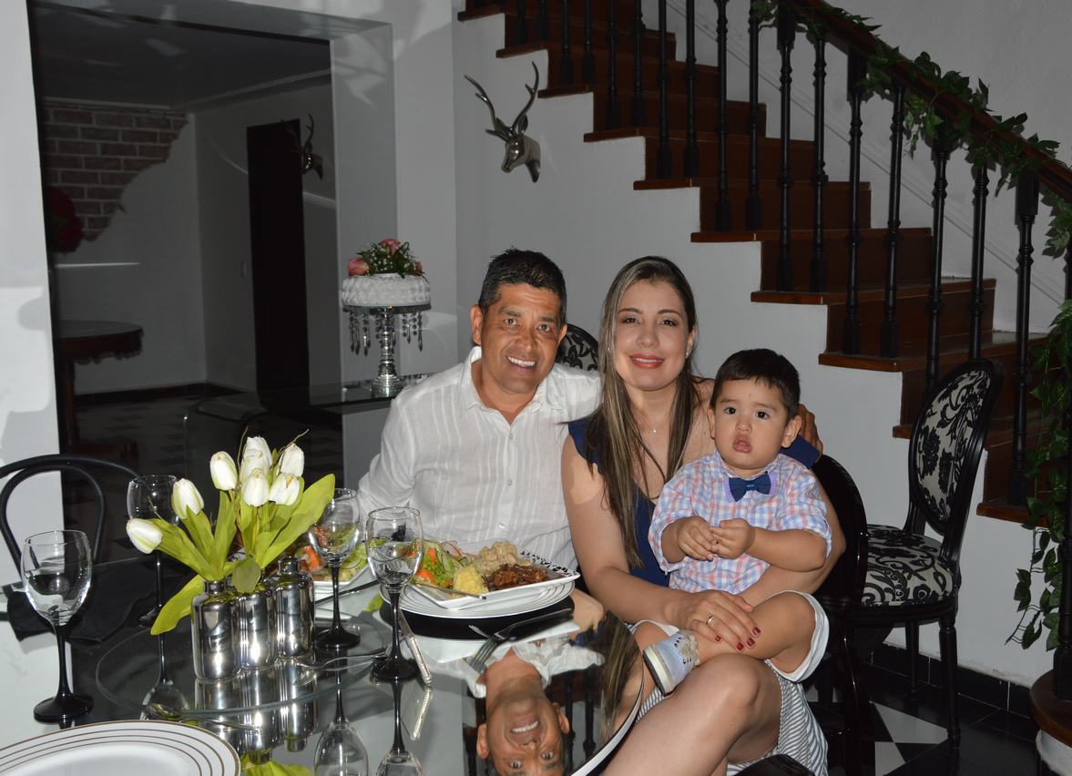Víctor Fernando Maje, Eliana Marcela Daza y Tomas Maje Daza.